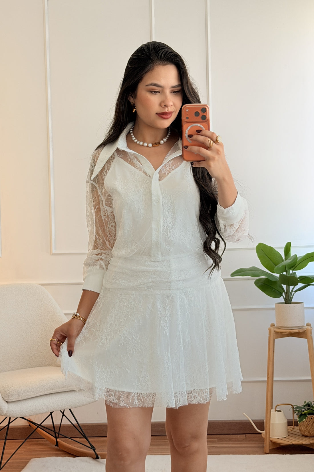 Vestido curto em renda