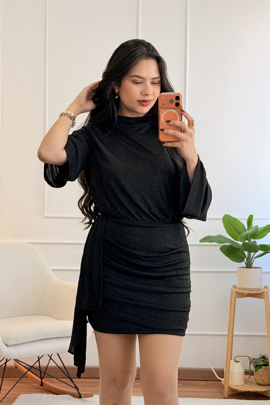 Vestido curto com brilho e saia drapeada IVIVI