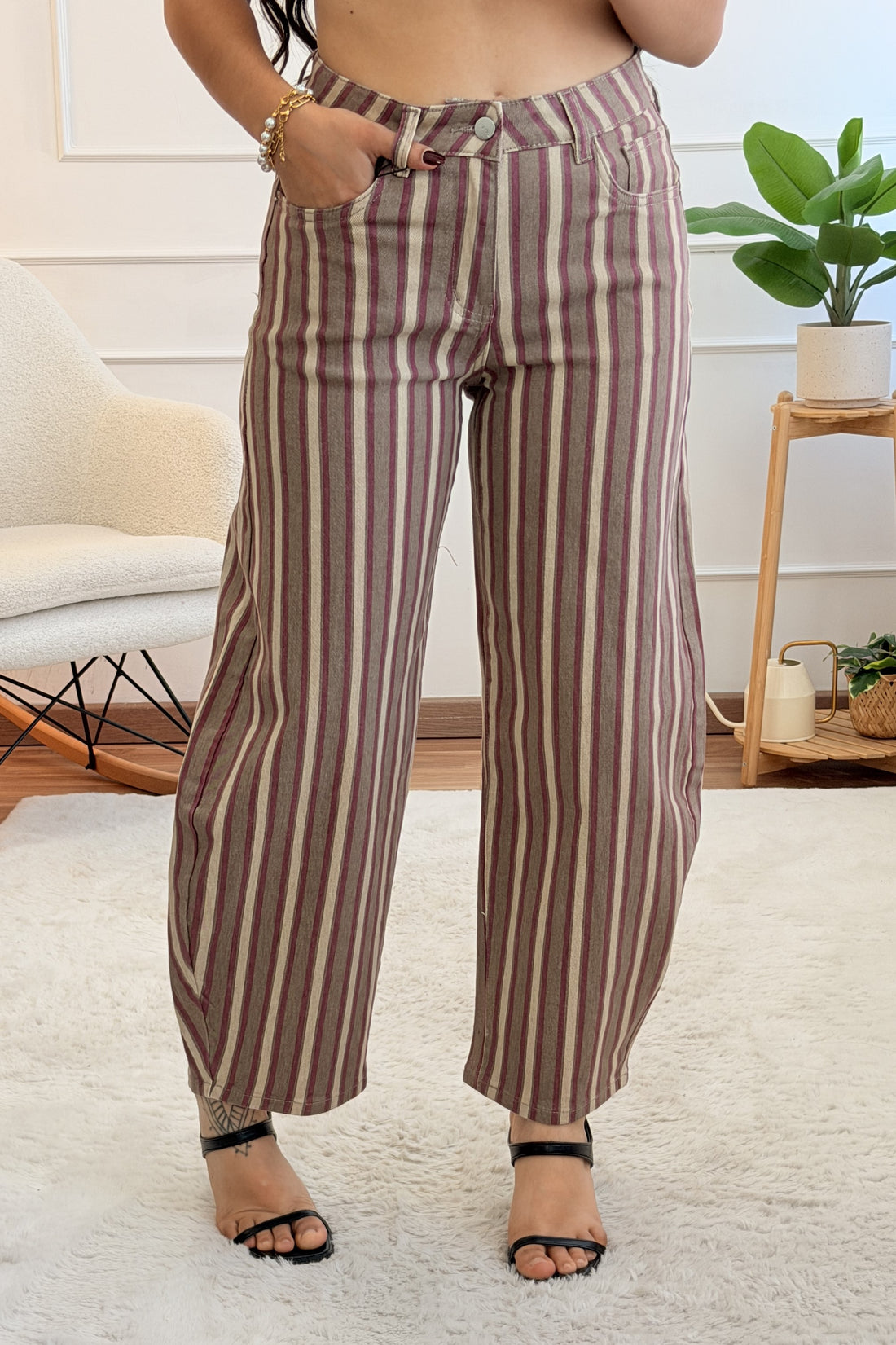 Calça wide leg às riscas QUEEN HEARTS