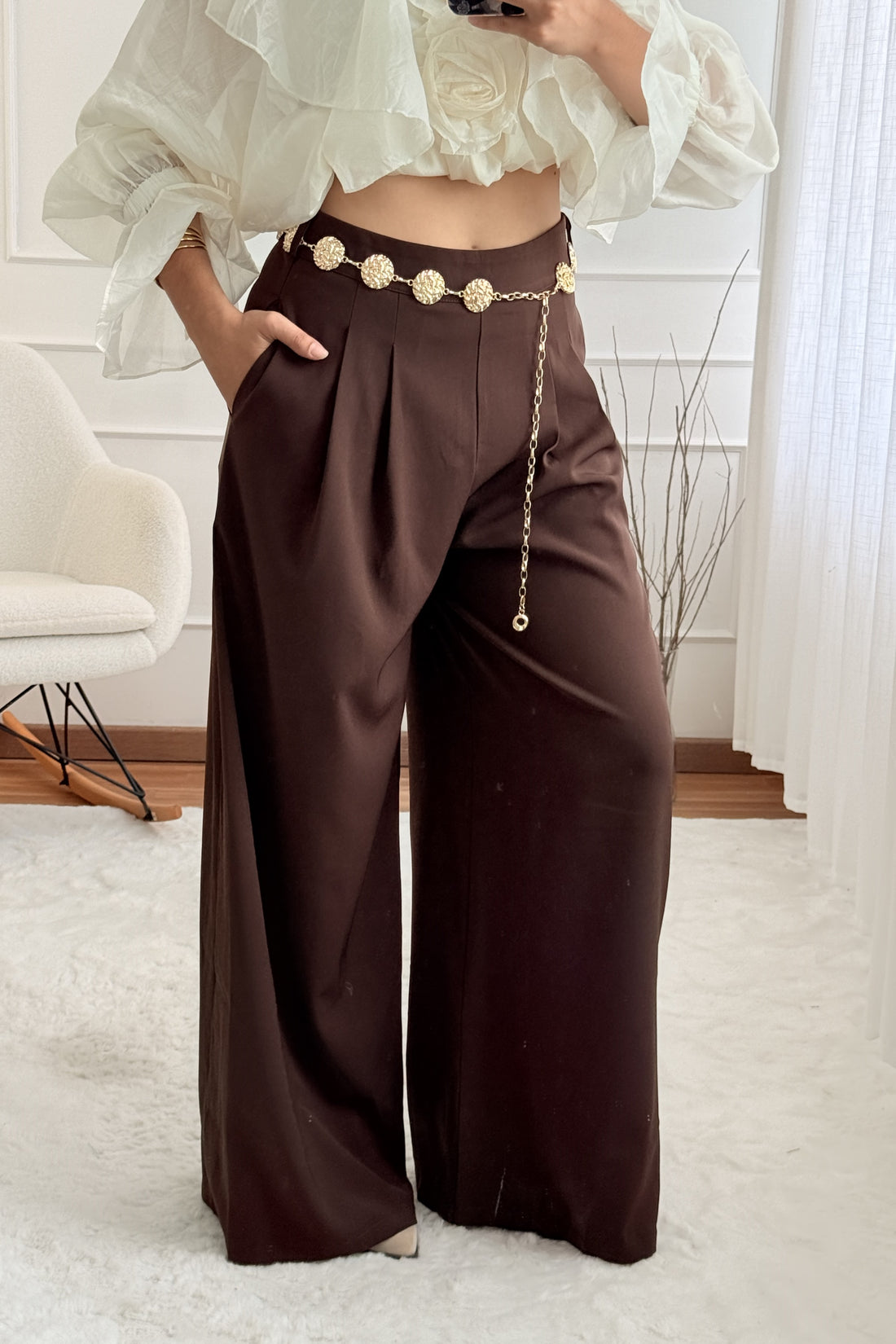 Calça com cinto metálico ELLI WHITE