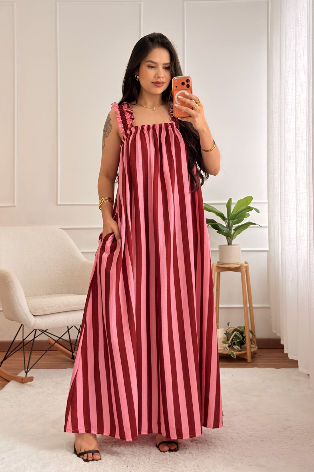Vestido alça babado listrado com costas em laço