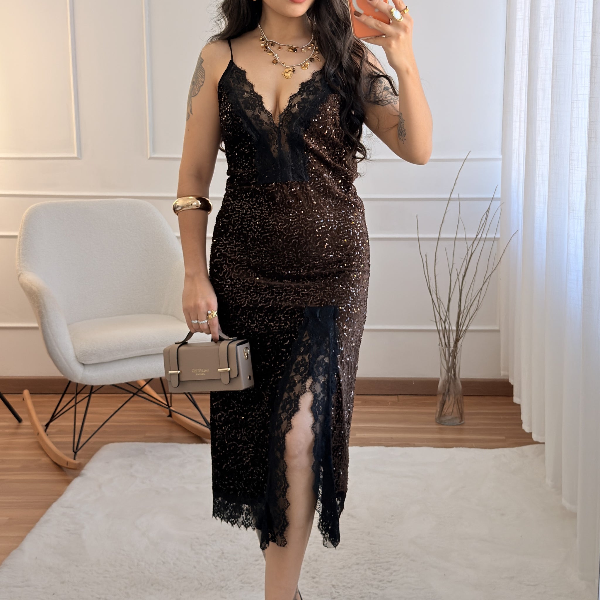 Vestido de lantejoulas com renda