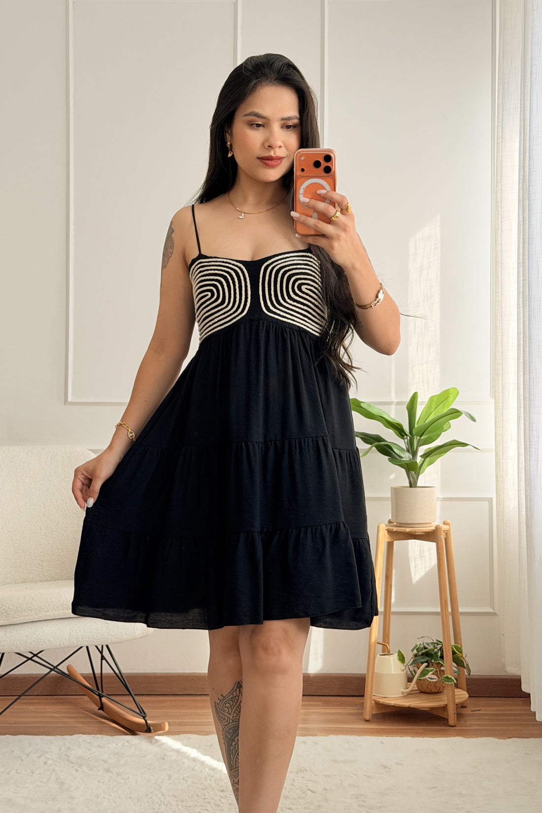 Vestido curto com bordado geométrico - lavishiochicvestidolavishiochic
