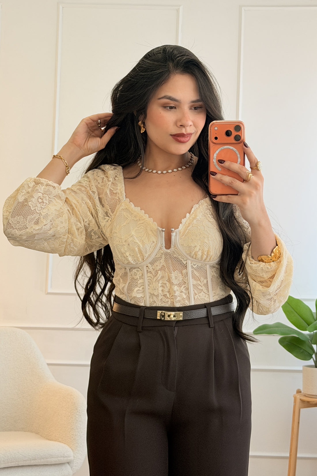 Body de renda com decote em V  AZAKA