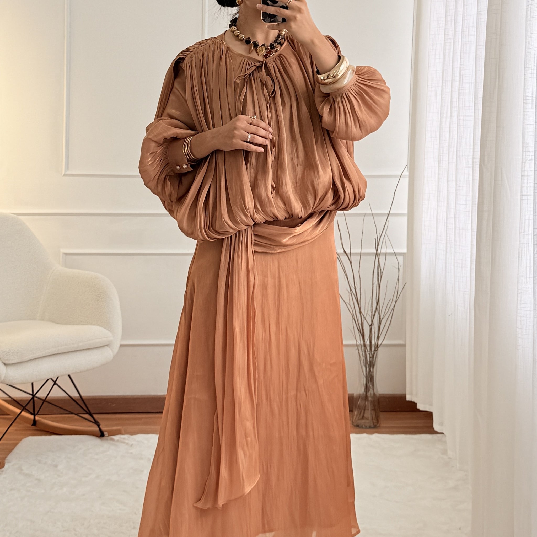 Vestido comprido fluido com manga ampla