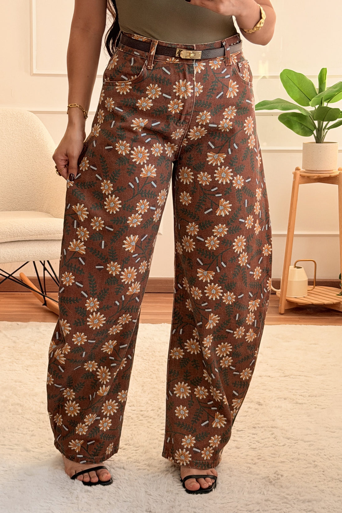 Calça wide leg com estampado de margaridas MOCHY