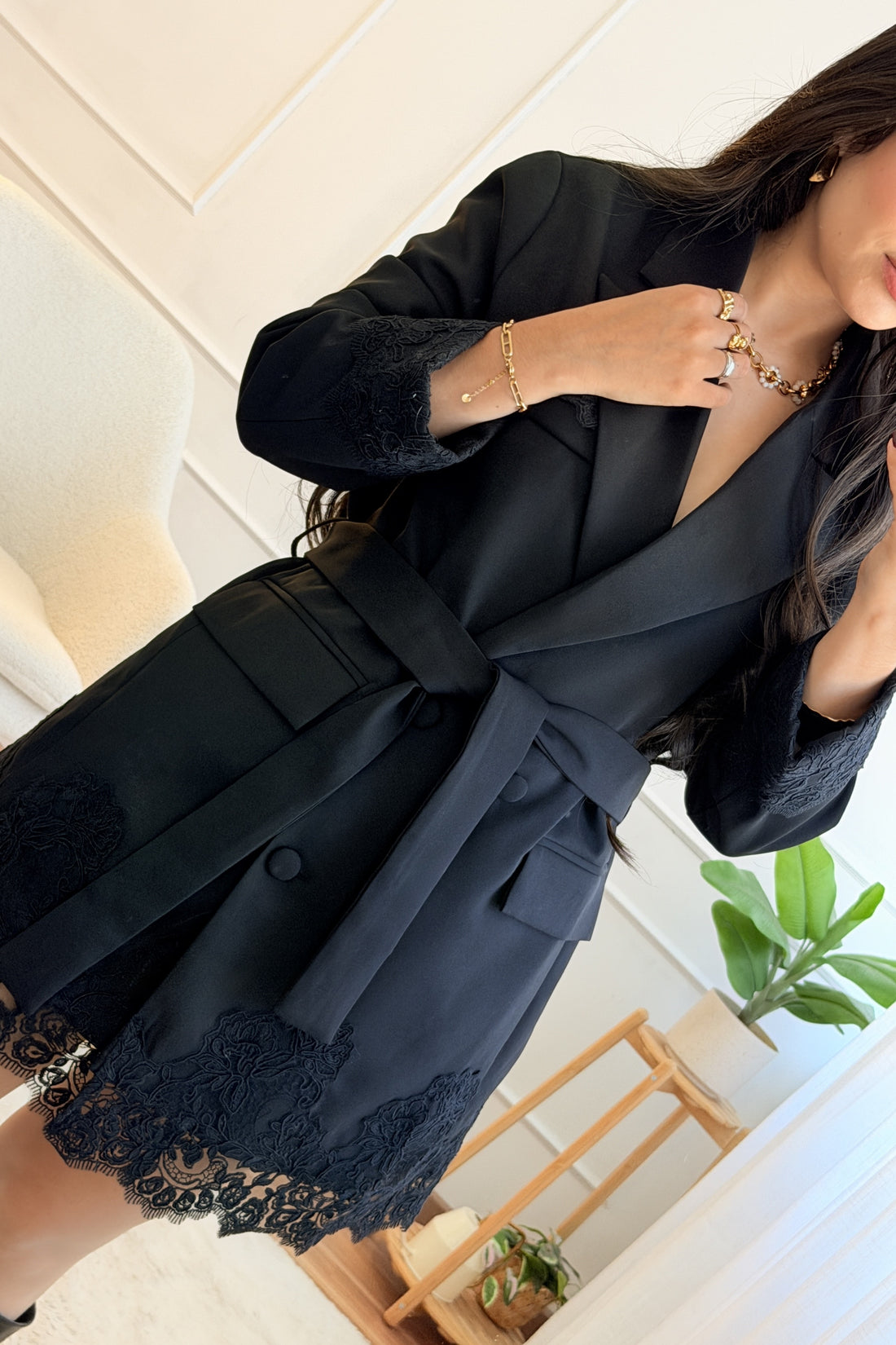 Blazer com detalhes de renda e cinto ELLI WHITE