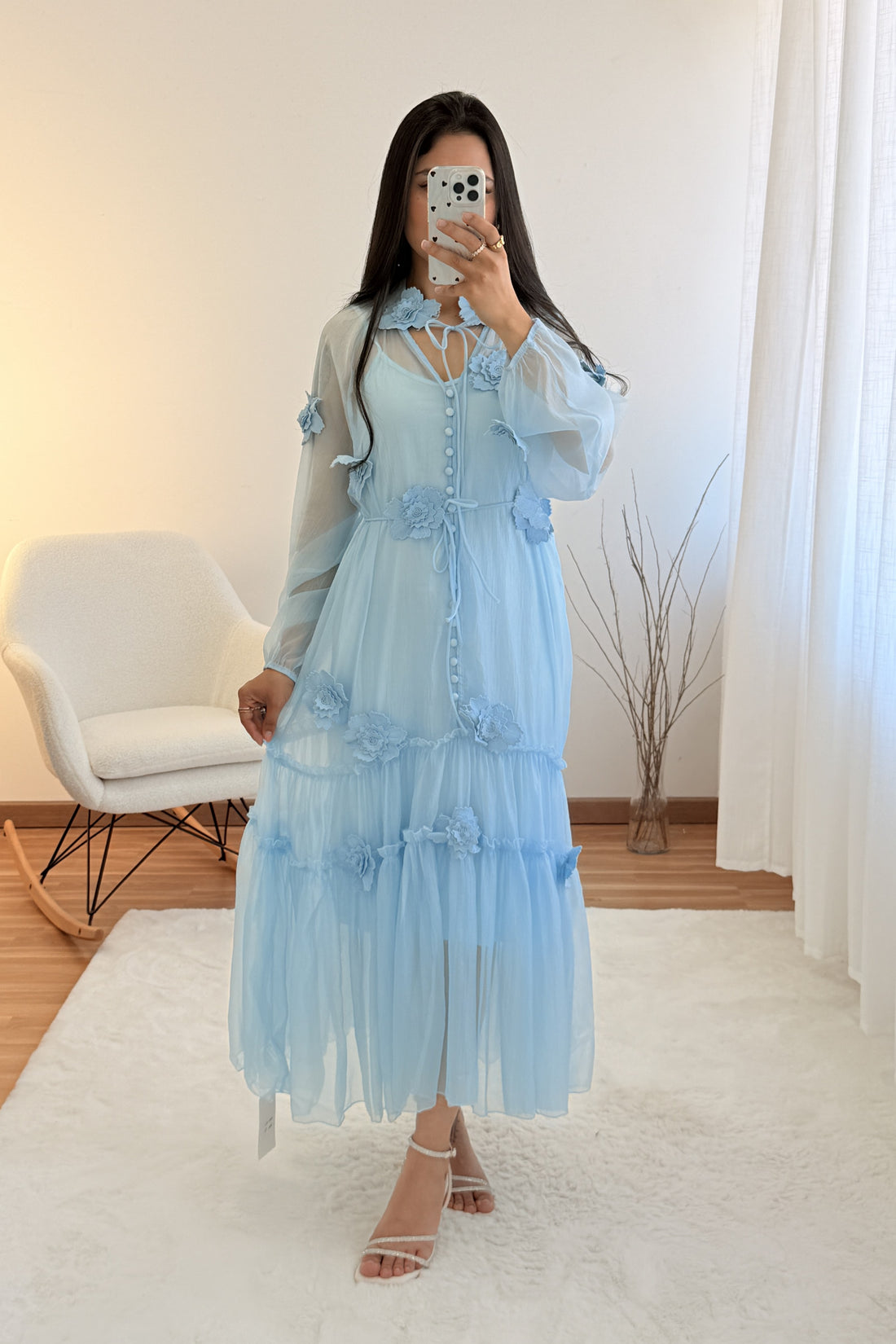 Vestido fluido com design elegante e forro separado