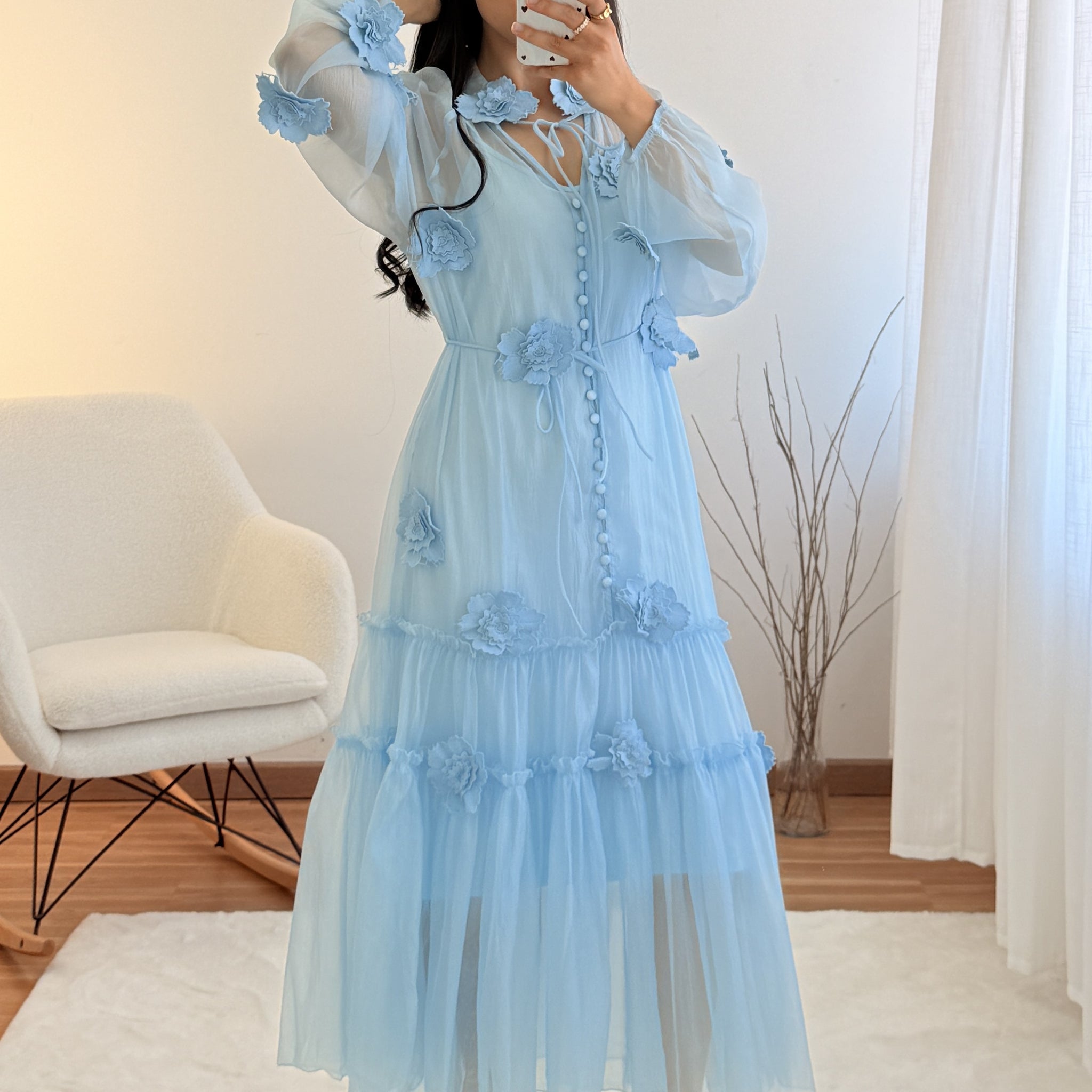 Vestido fluido com design elegante e forro separado