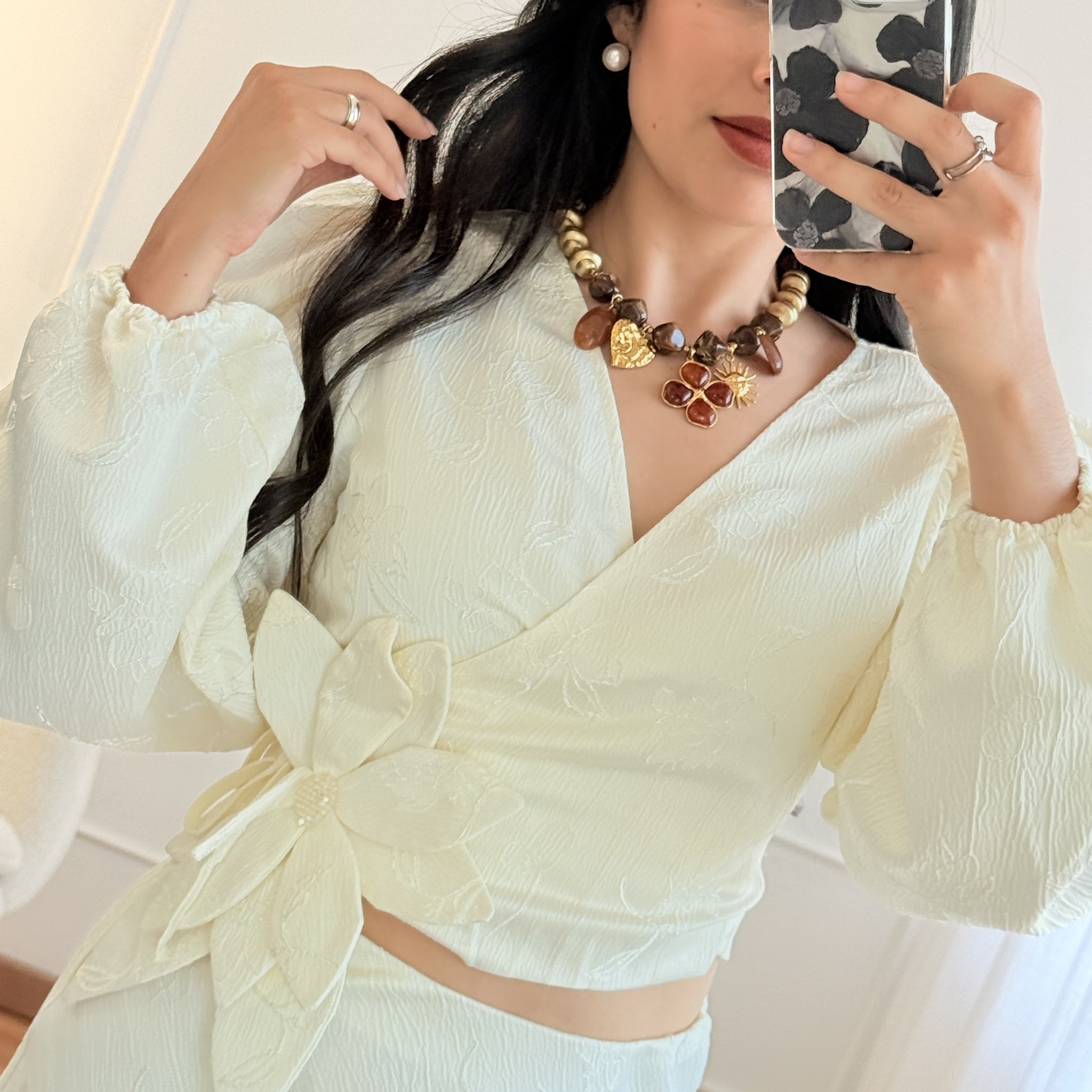 Blusa cruzada detalhe floral ELLI WHITE