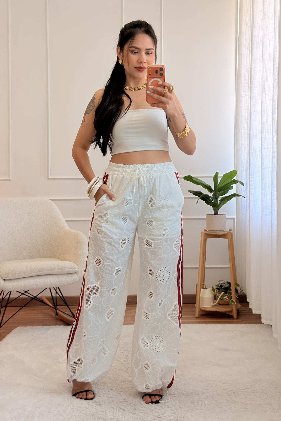 Calça sangallo com bordados florais LUMINA