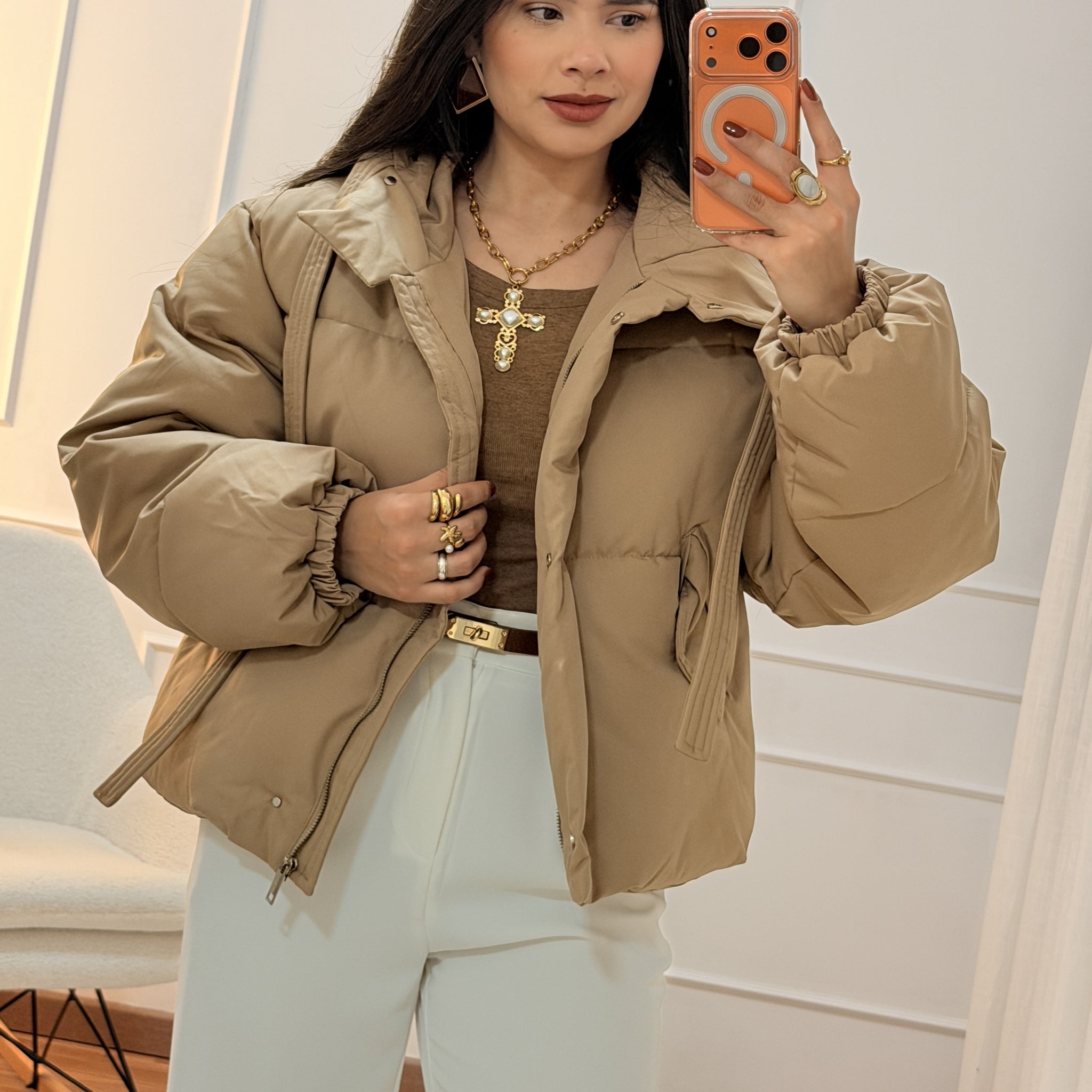 Casaco curto com capuz