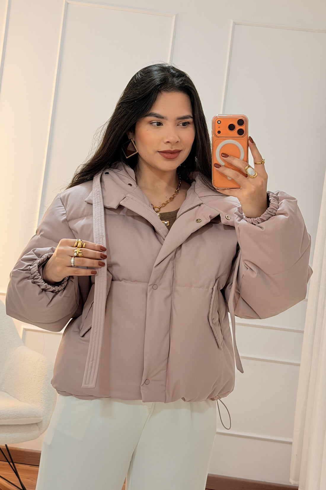 Casaco curto com capuz