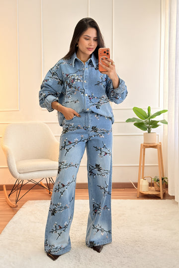 Conjunto de camisa e calça jeans com bordado floral