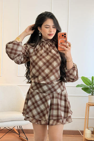 Vestido xadrez com laço nas costas