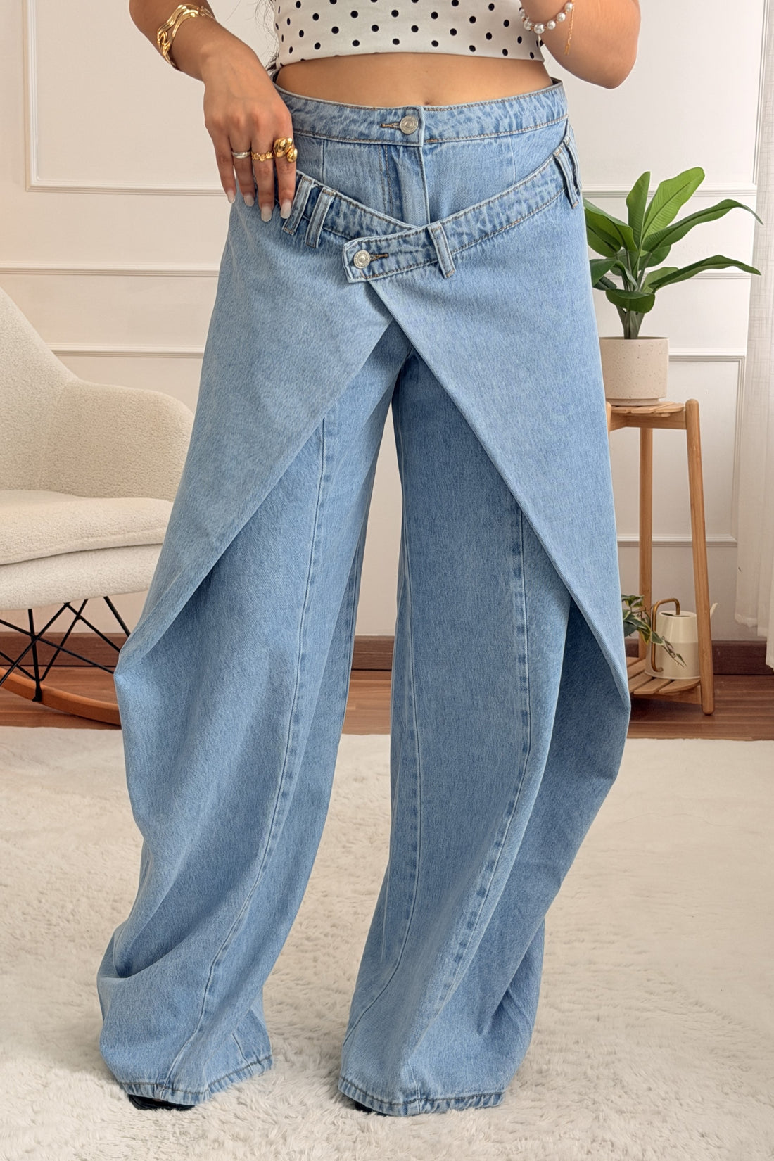 Calças jeans wide leg transpassada  MOCHY