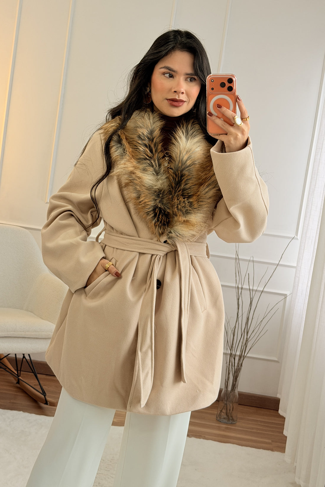 Casaco Curto com Gola de Pêlo Sintético