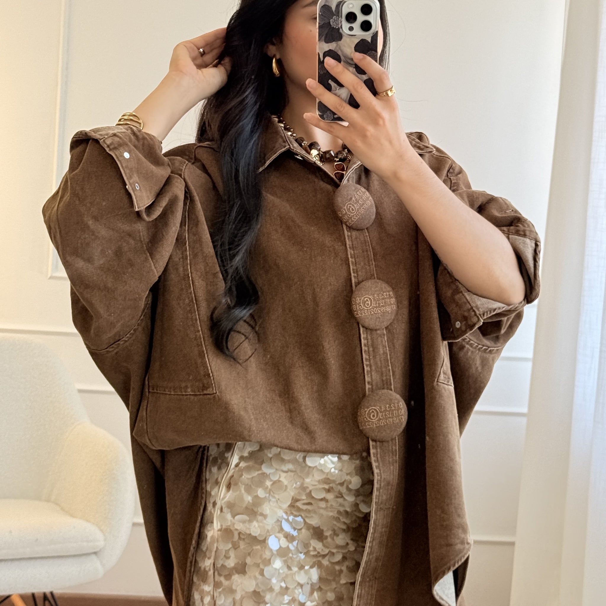 Camisa oversize com botões bordados