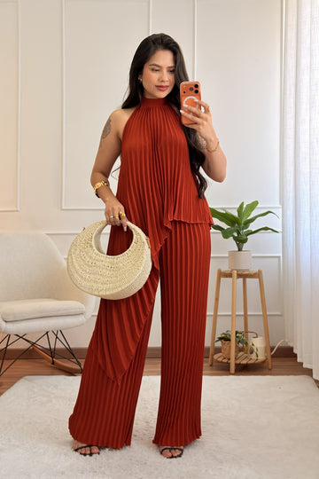 Conjunto plissado com top halter e calça pantalona