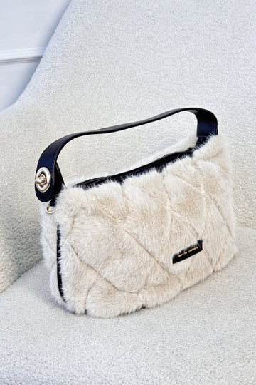 Bolsa de axilo em peluche com losangos