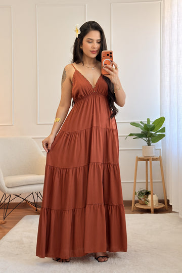 Vestido fluido com aplicação de tachas