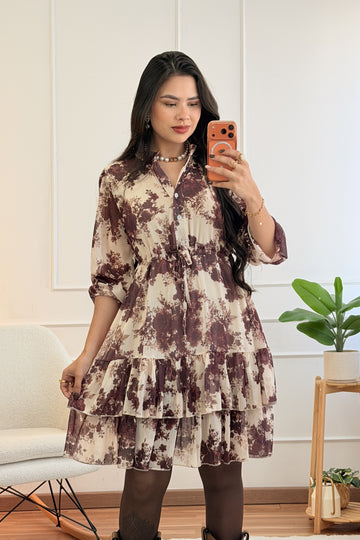 Vestido floral com saia em camadas