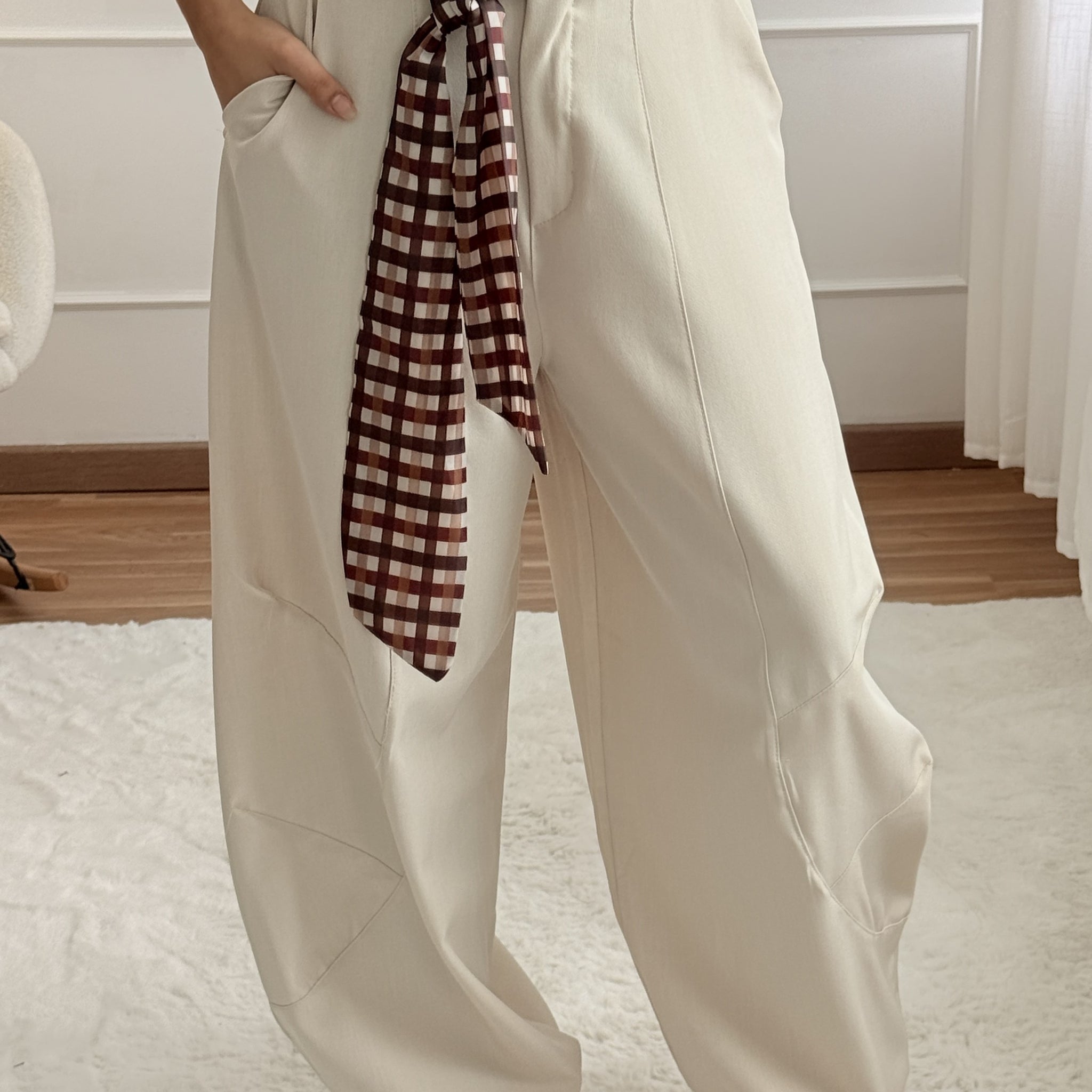 Calça largas com cinto lenço