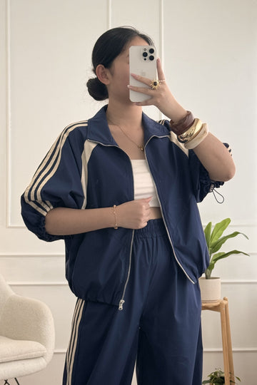 Bomber desportiva com bandas contrastantes LUMINA