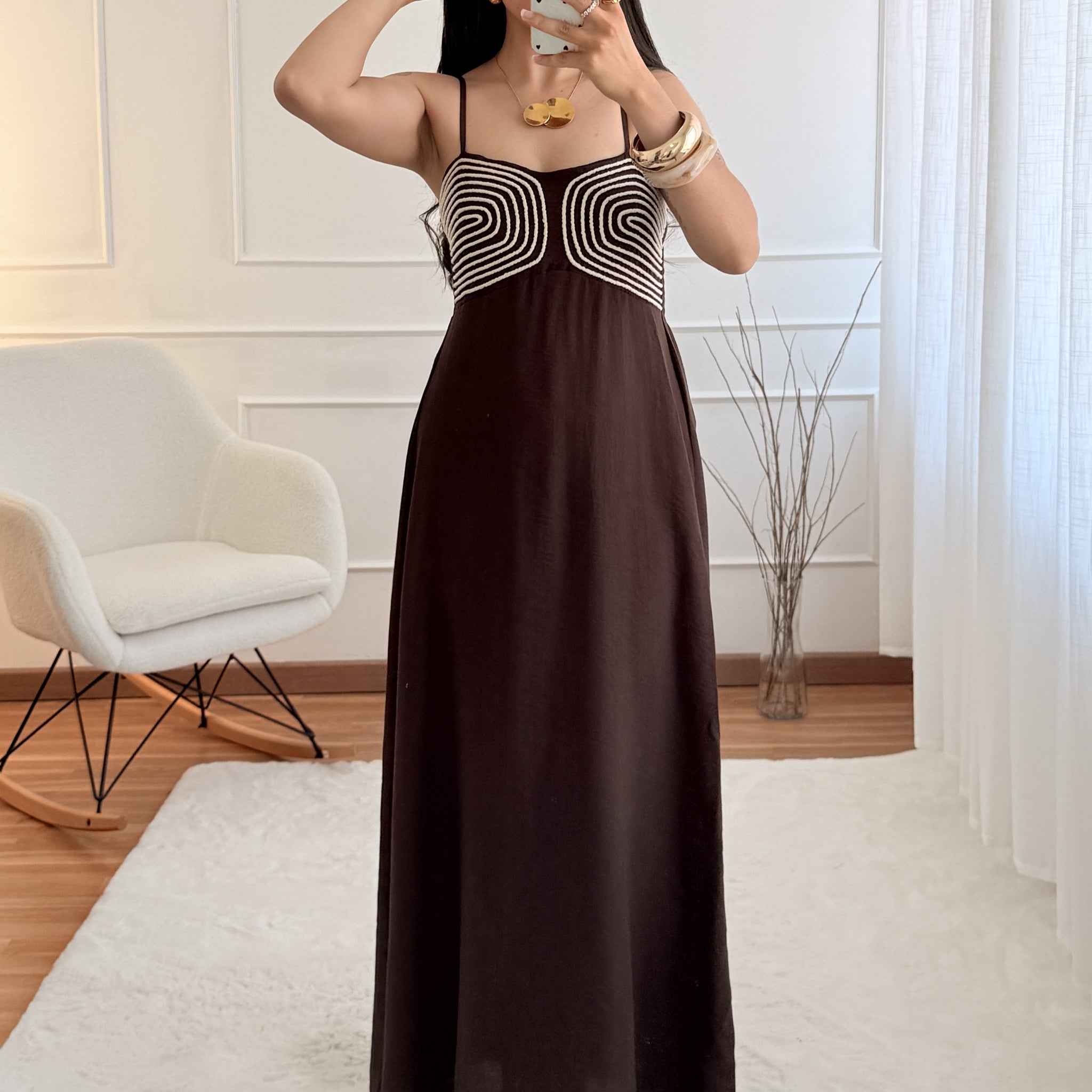Vestido bordado em relevo