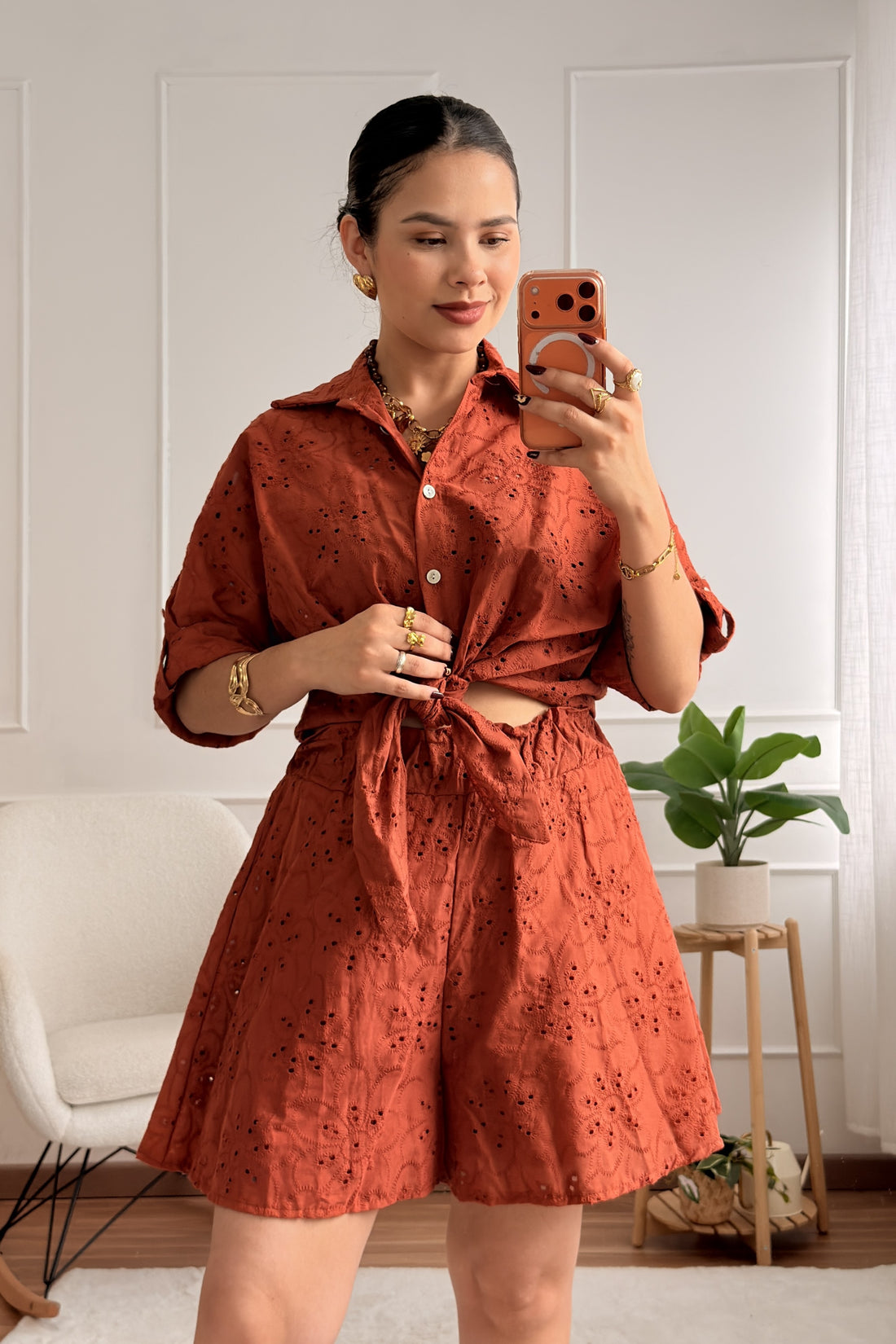 Conjunto em bordado inglês com camisa