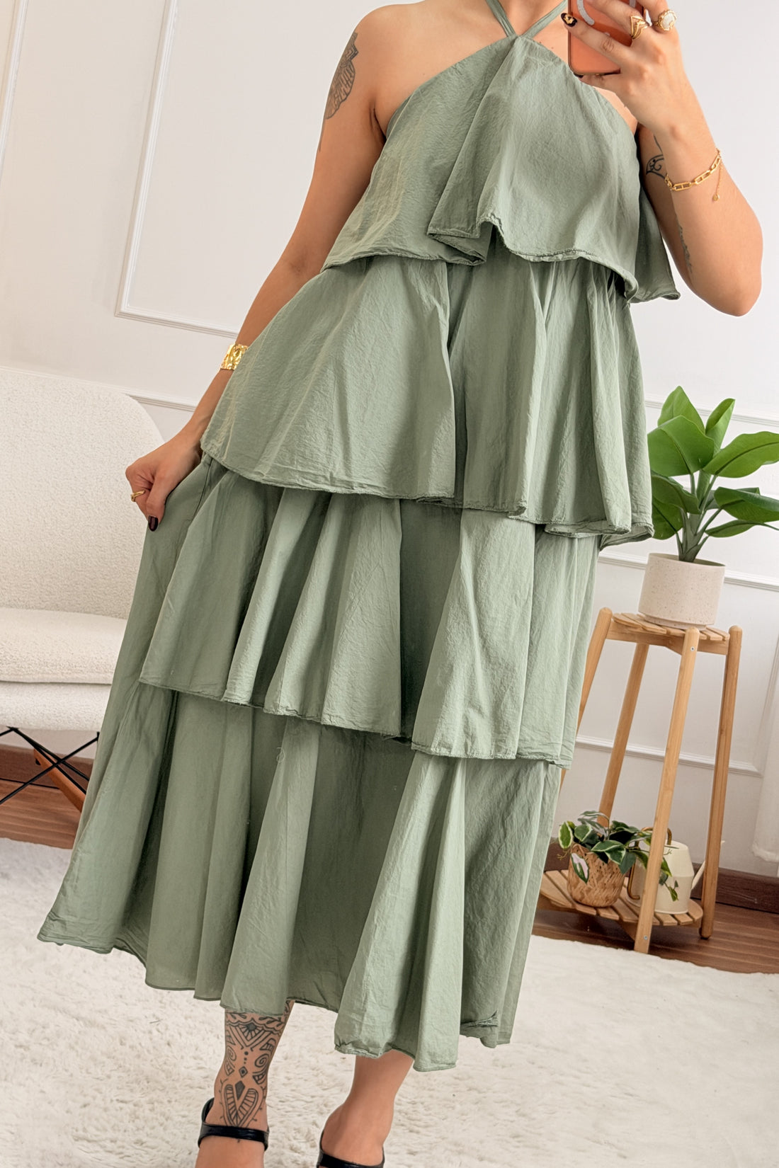 Vestido midi com folhos em camadas - lavishiochicvestidolavishiochic