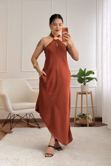 Vestido comprido halter assimétrico