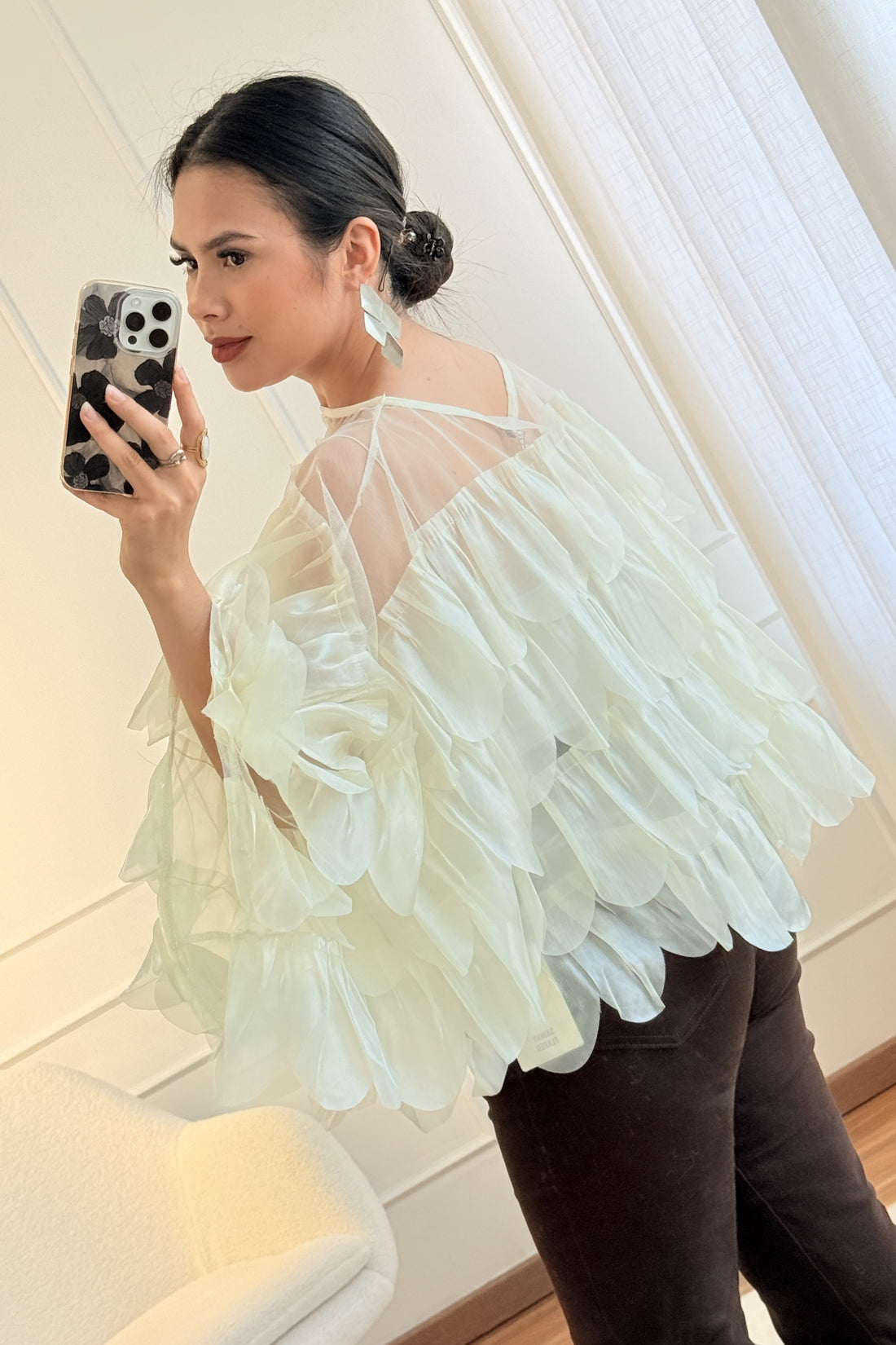Camisa com transparência em camadas