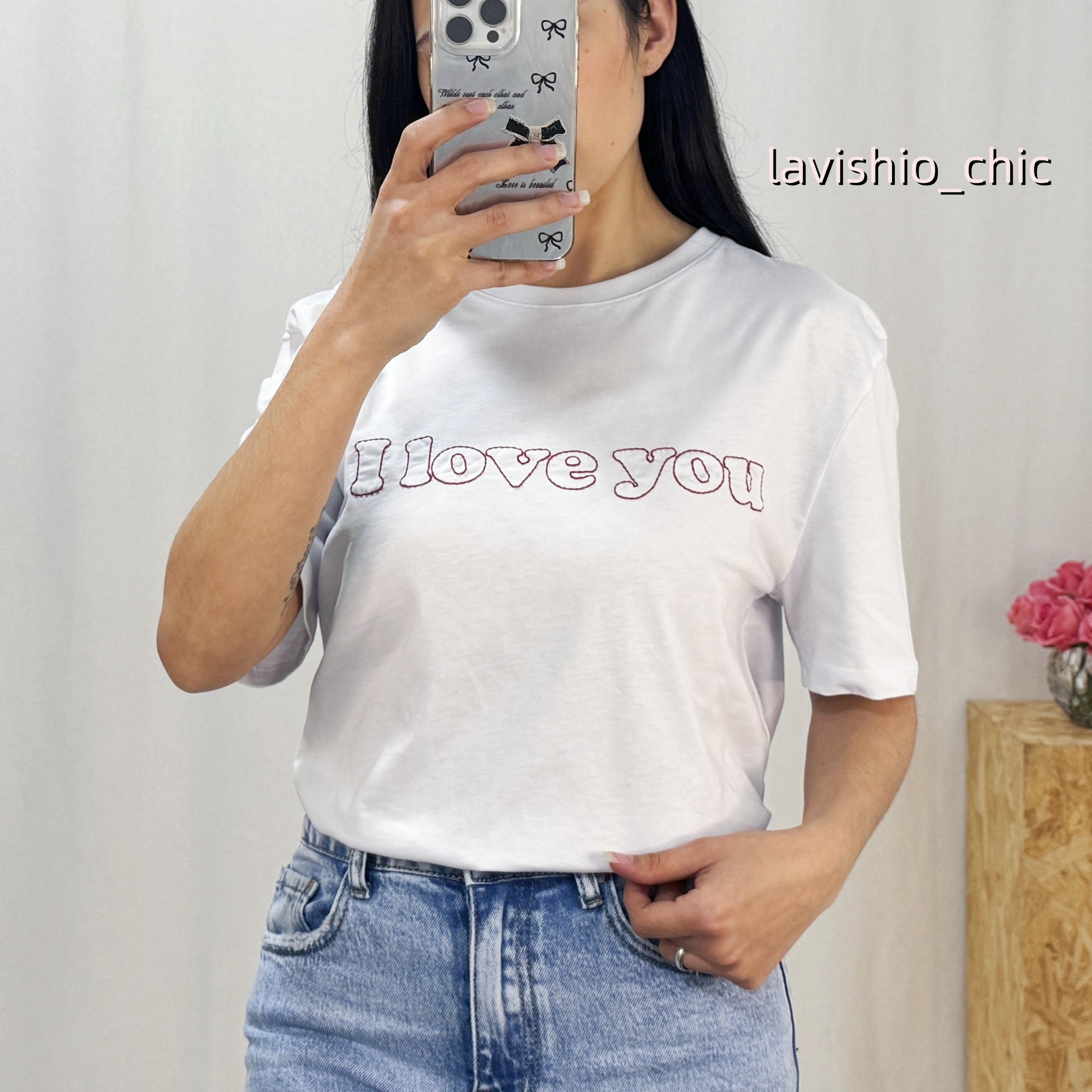 Camiseta con letras LUMINA