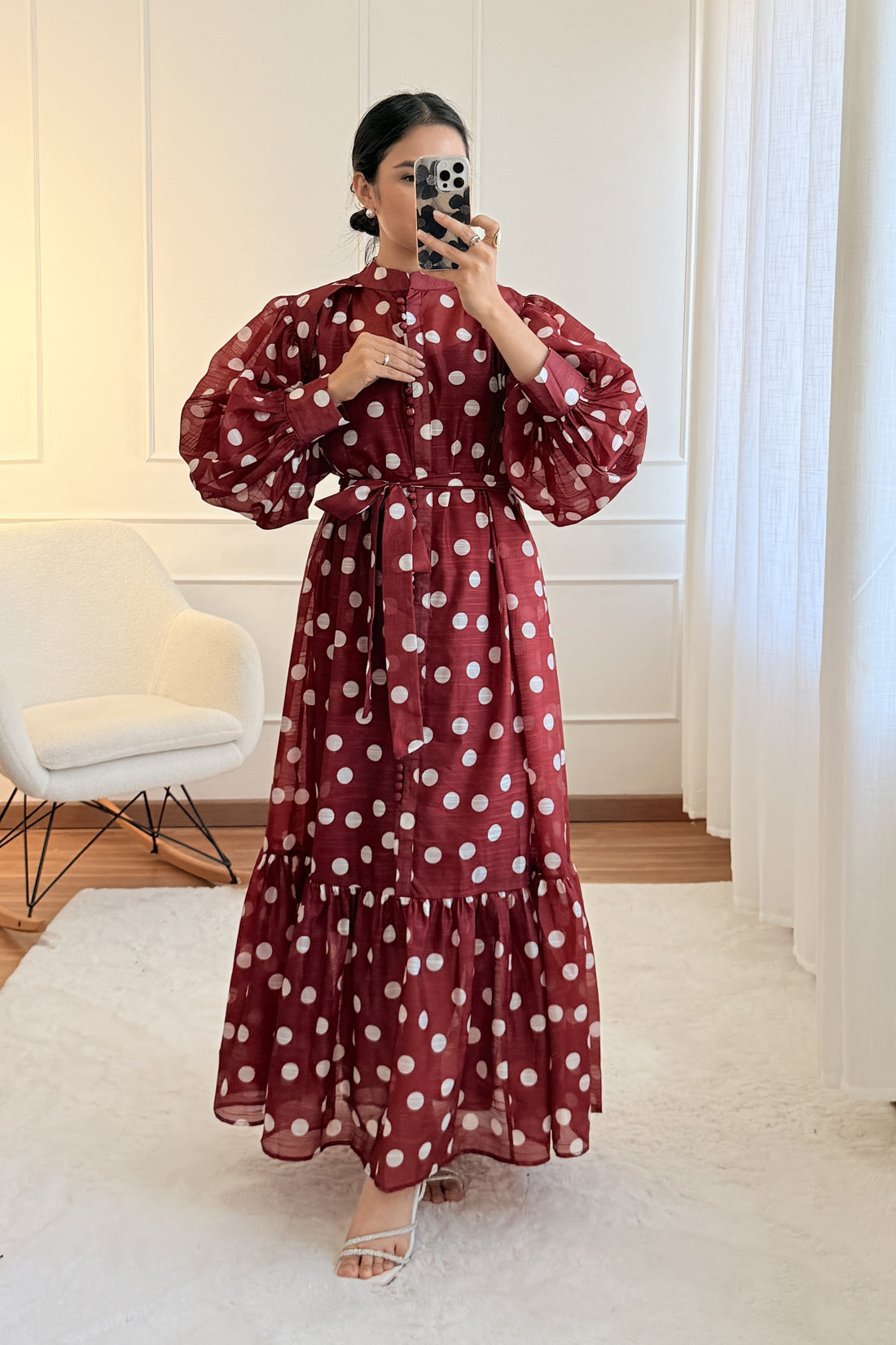 Vestido comprido com padrão de bolinhas