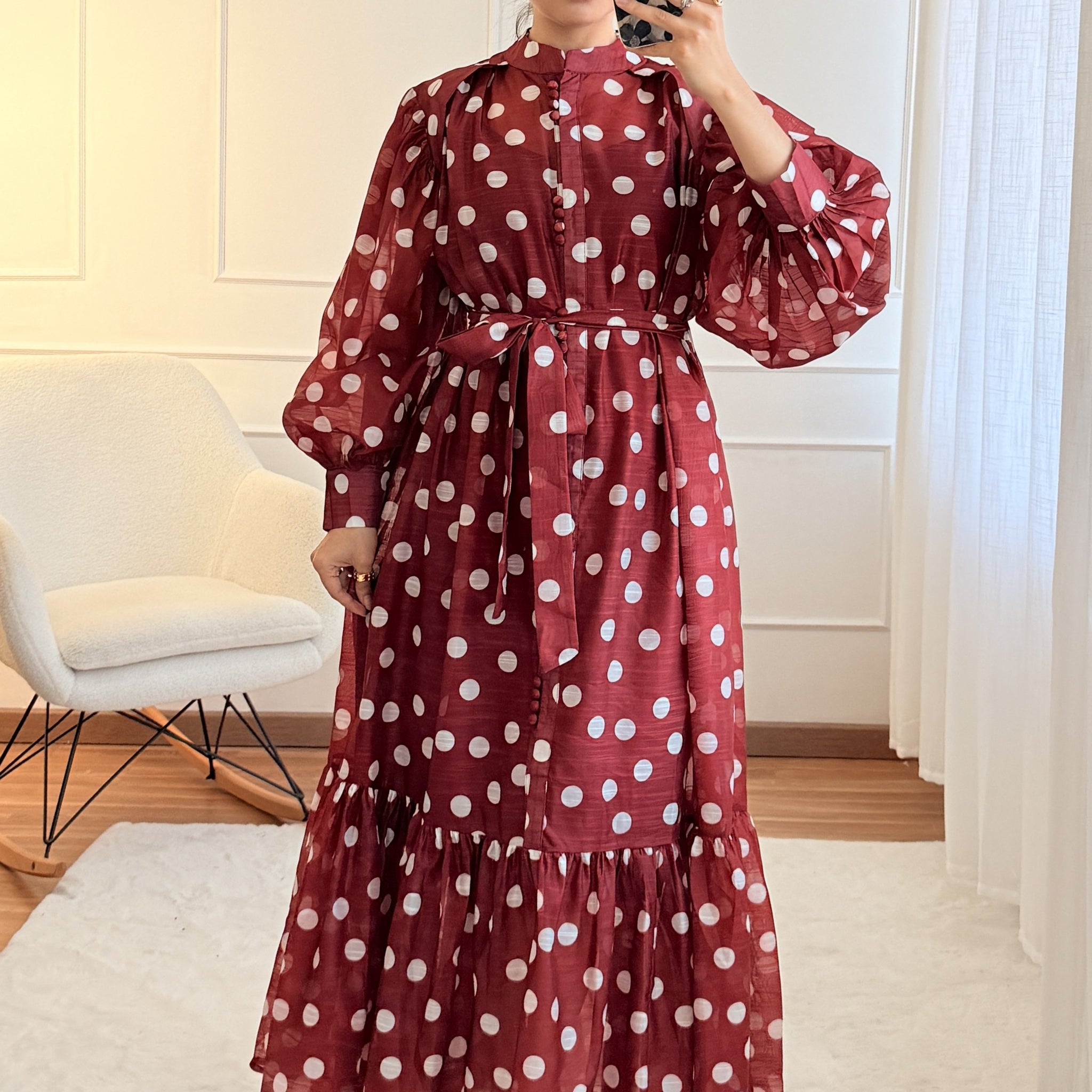 Vestido comprido com padrão de bolinhas
