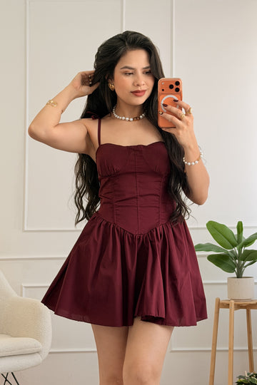 Vestido curto com efeito corset