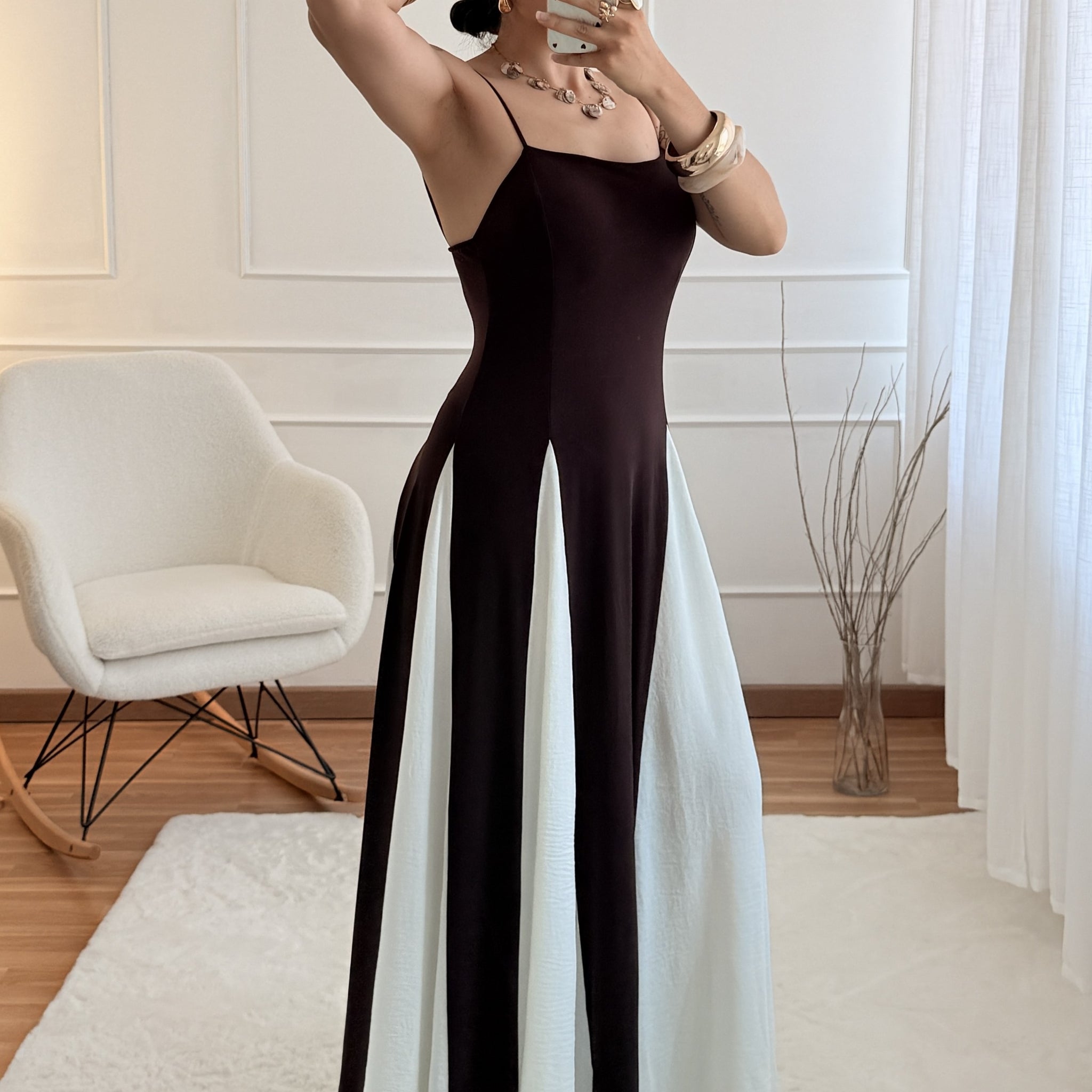 Vestido recortes contrastantes