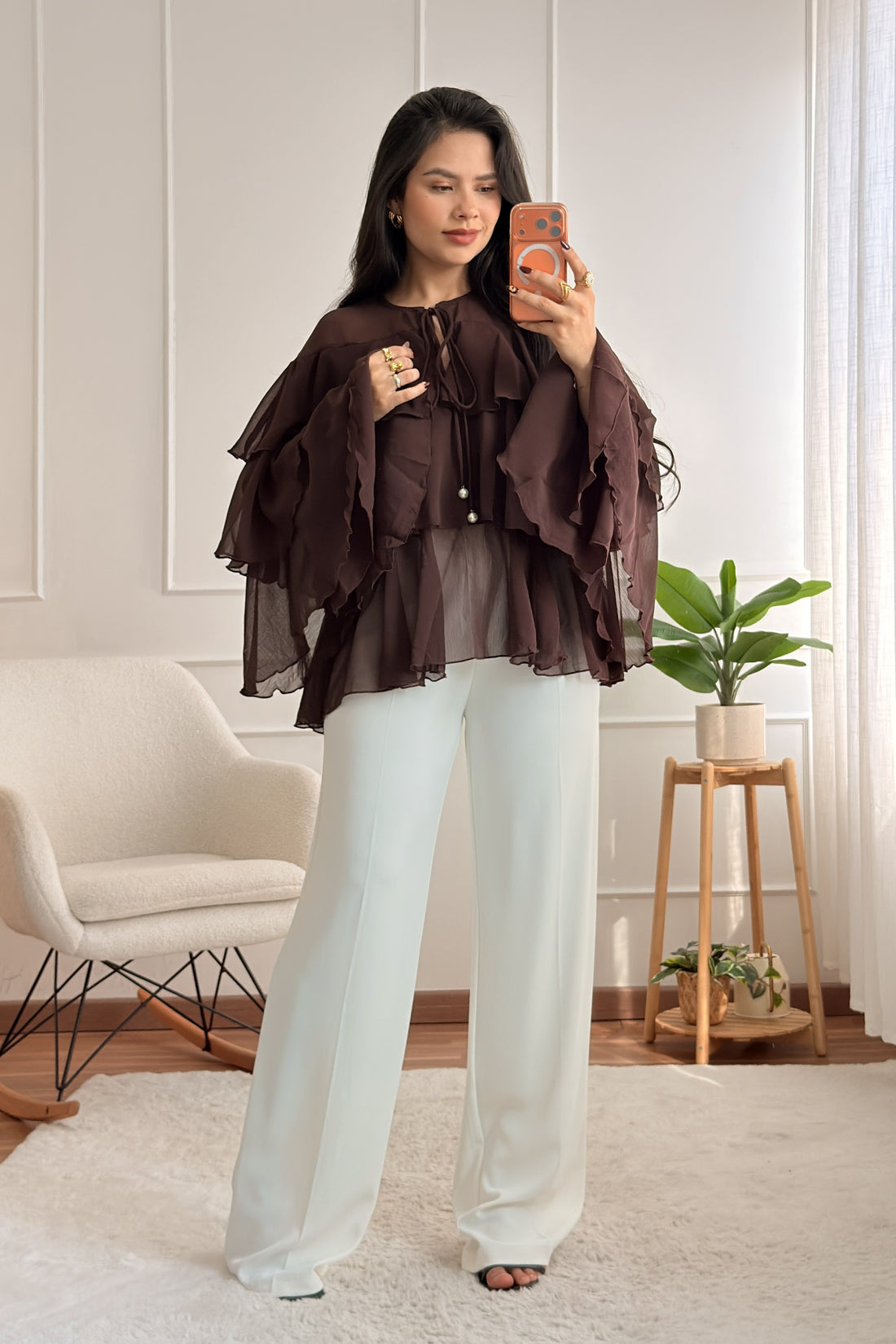Blusa em chiffon com folhos