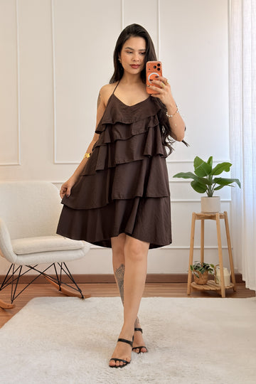 Vestido halter em camadas