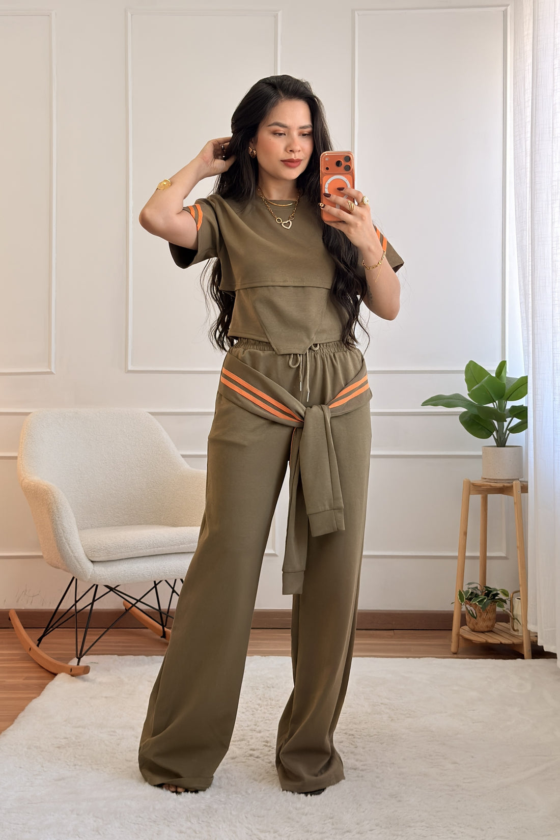 Conjunto casual com faixas contrastantes