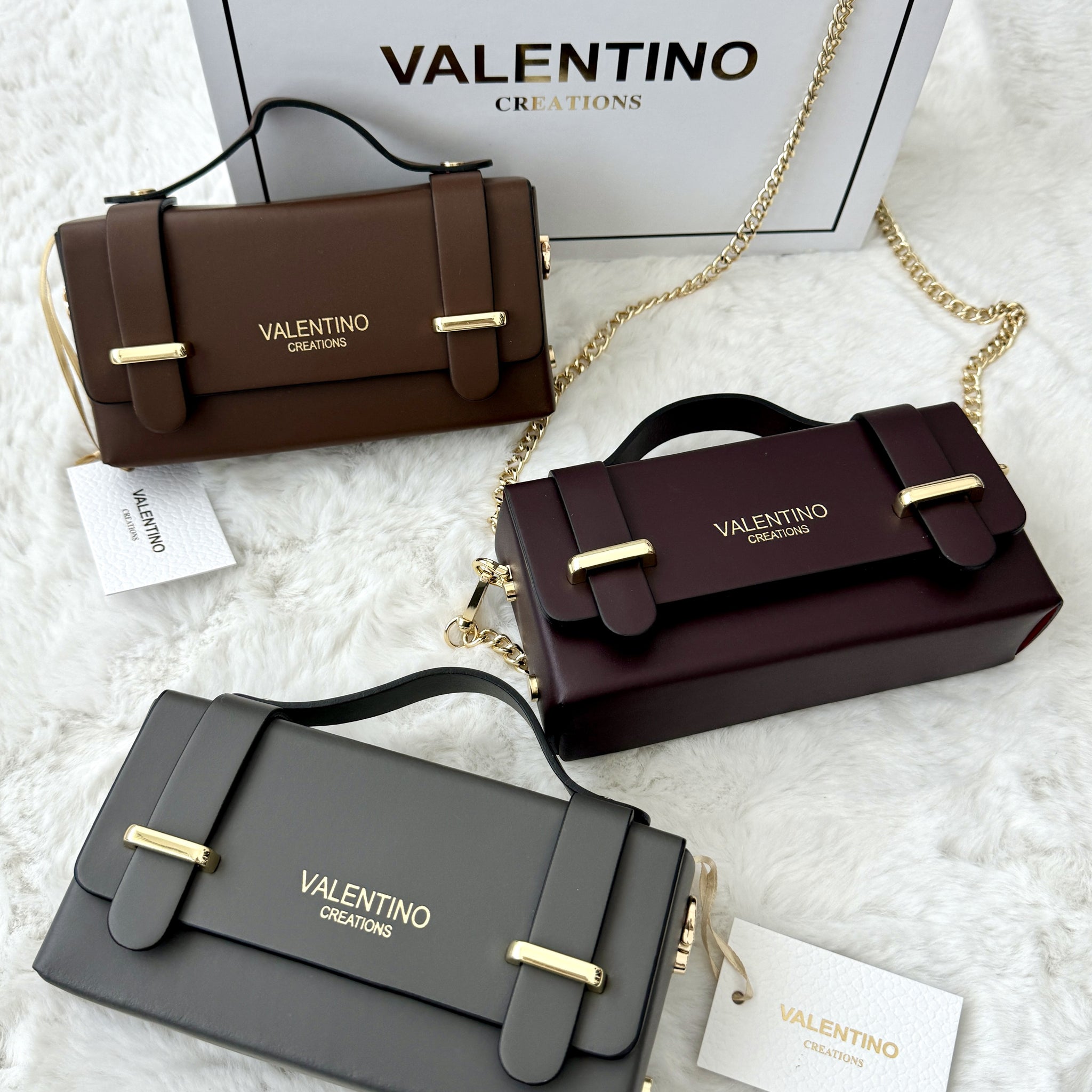 Bolsa Valen em pele com corrente dourada