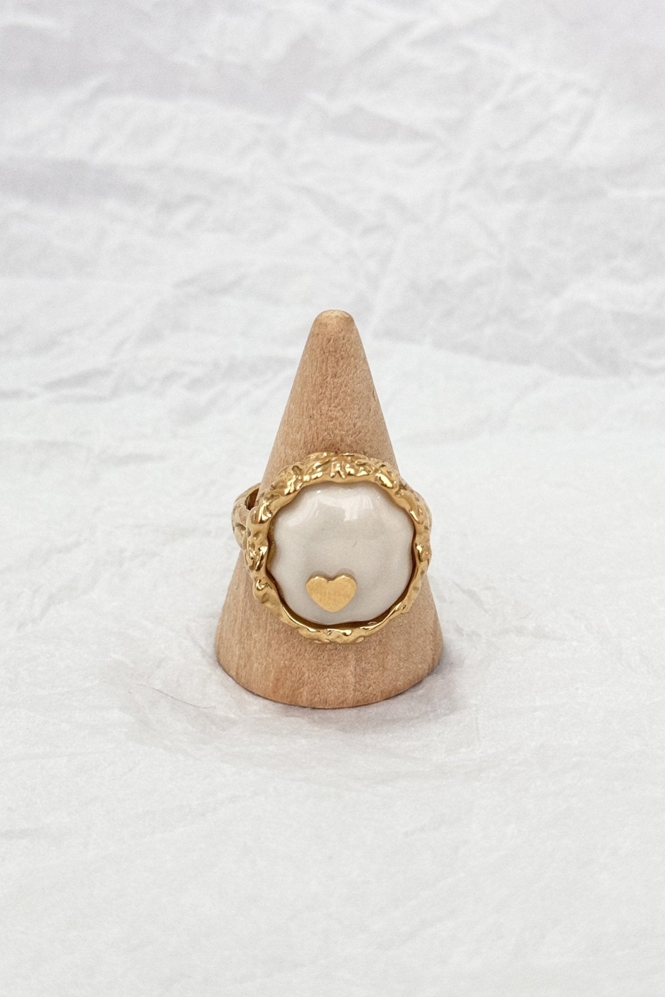 Anel aberto em aço dourado com pedra e coração - lavishiochicAnellavishiochic