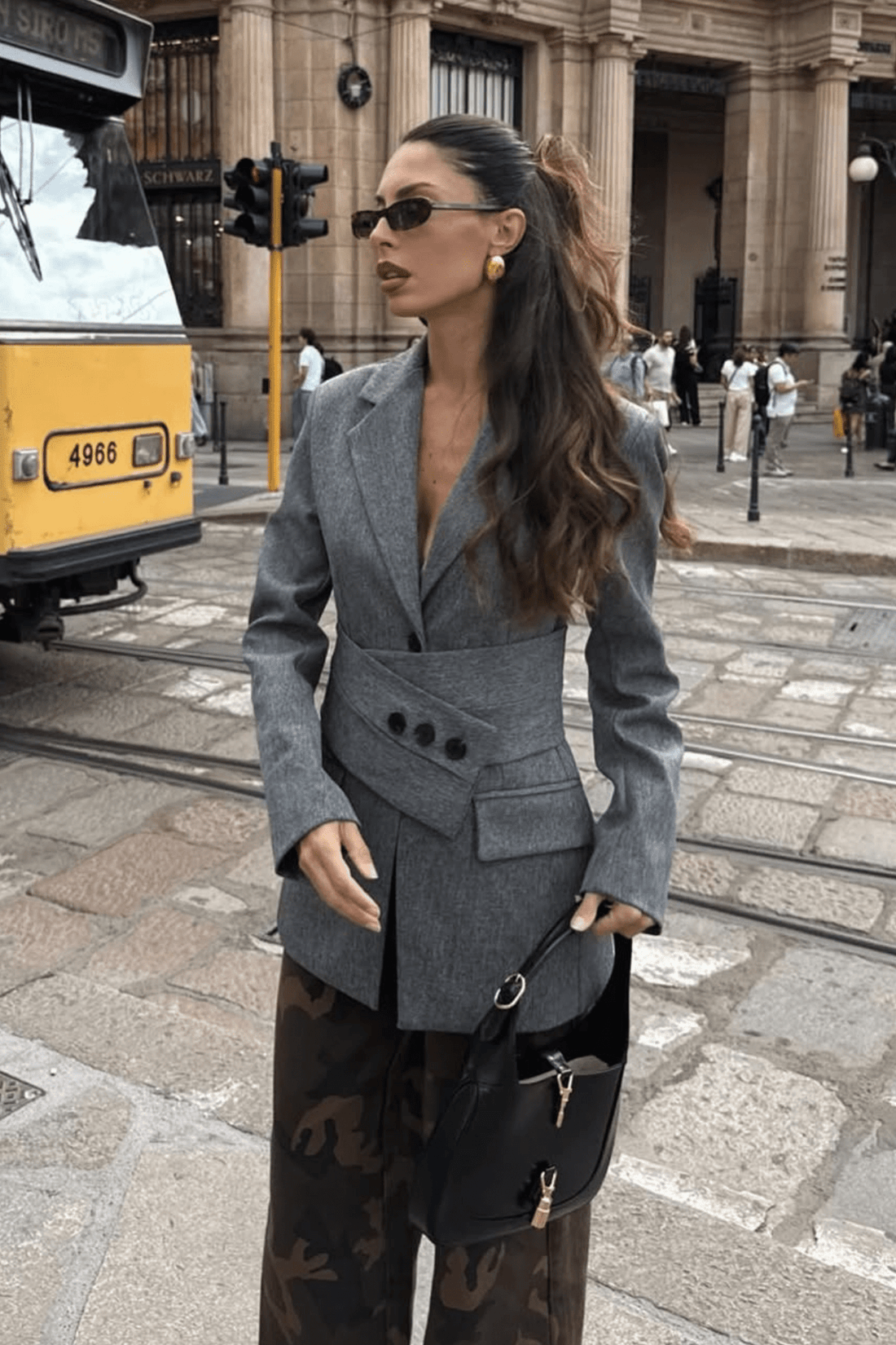 Blazer estruturado com faixa removível na cintura LUMINA - lavishiochicBlazerlumina