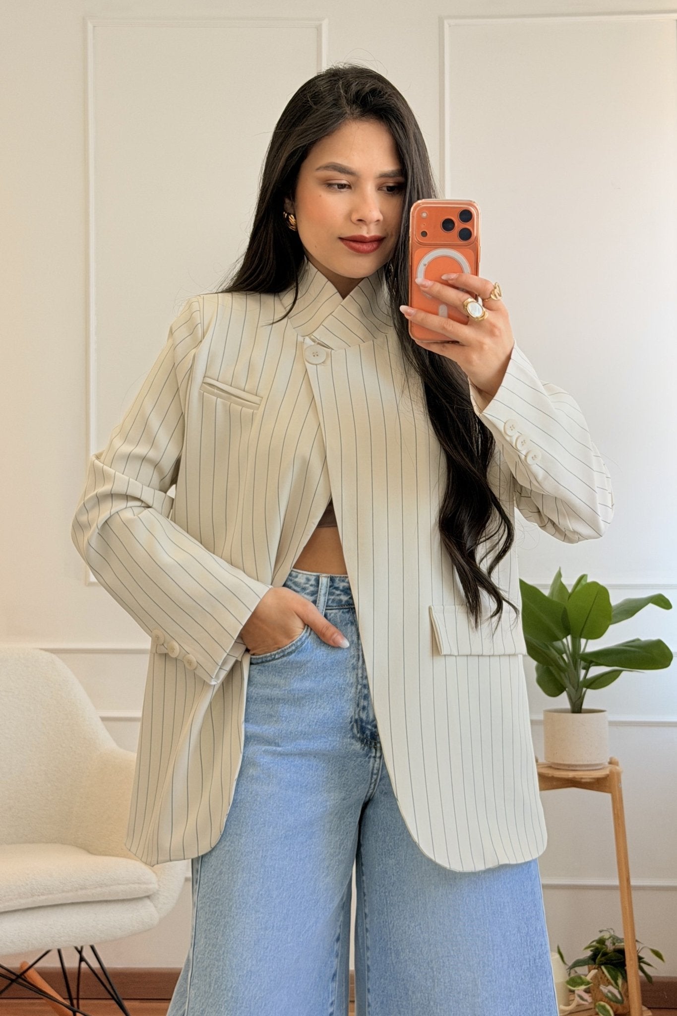 Blazer listrado com gola assimétrica - lavishiochiccasacolavishiochic