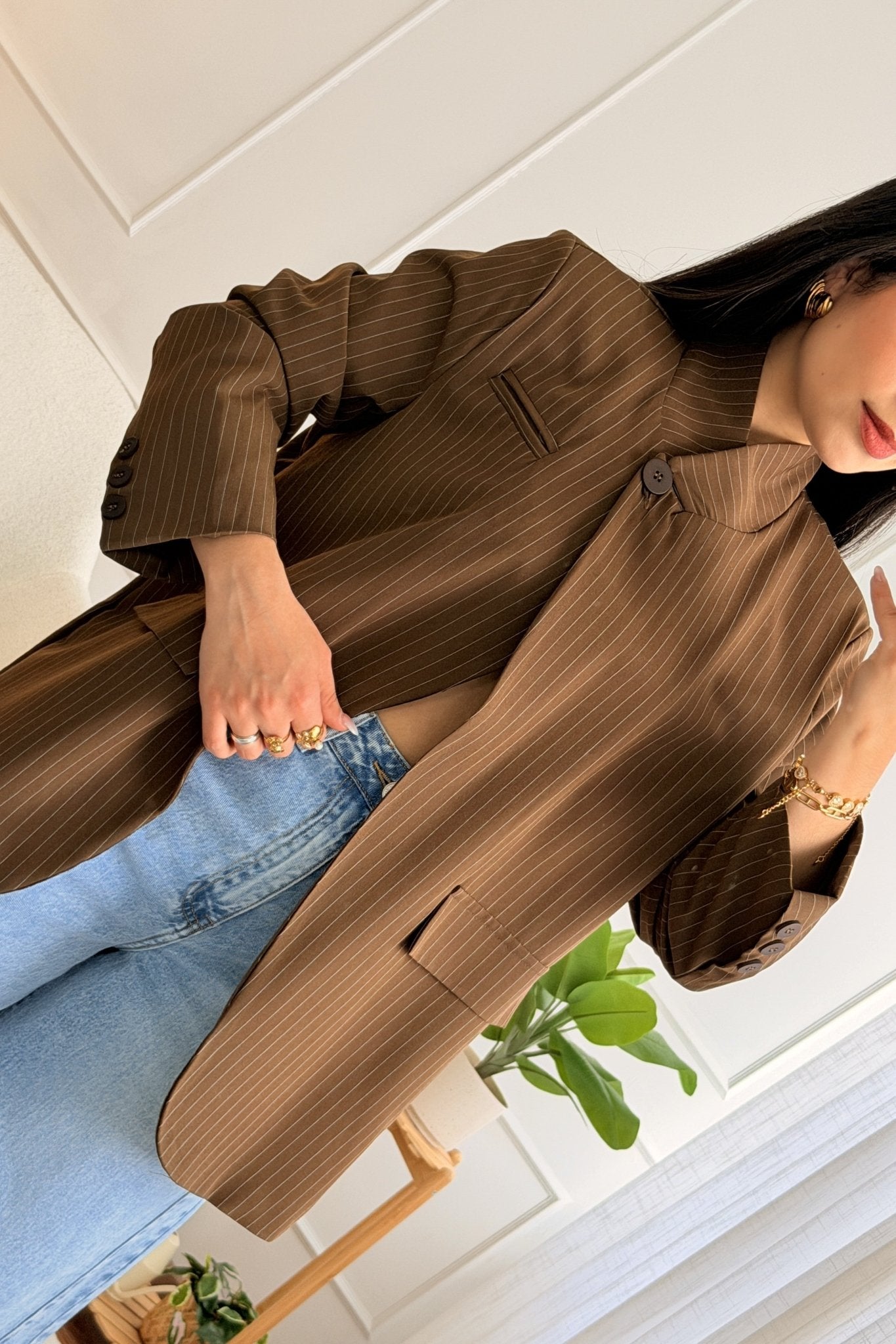 Blazer listrado com gola assimétrica - lavishiochiccasacolavishiochic