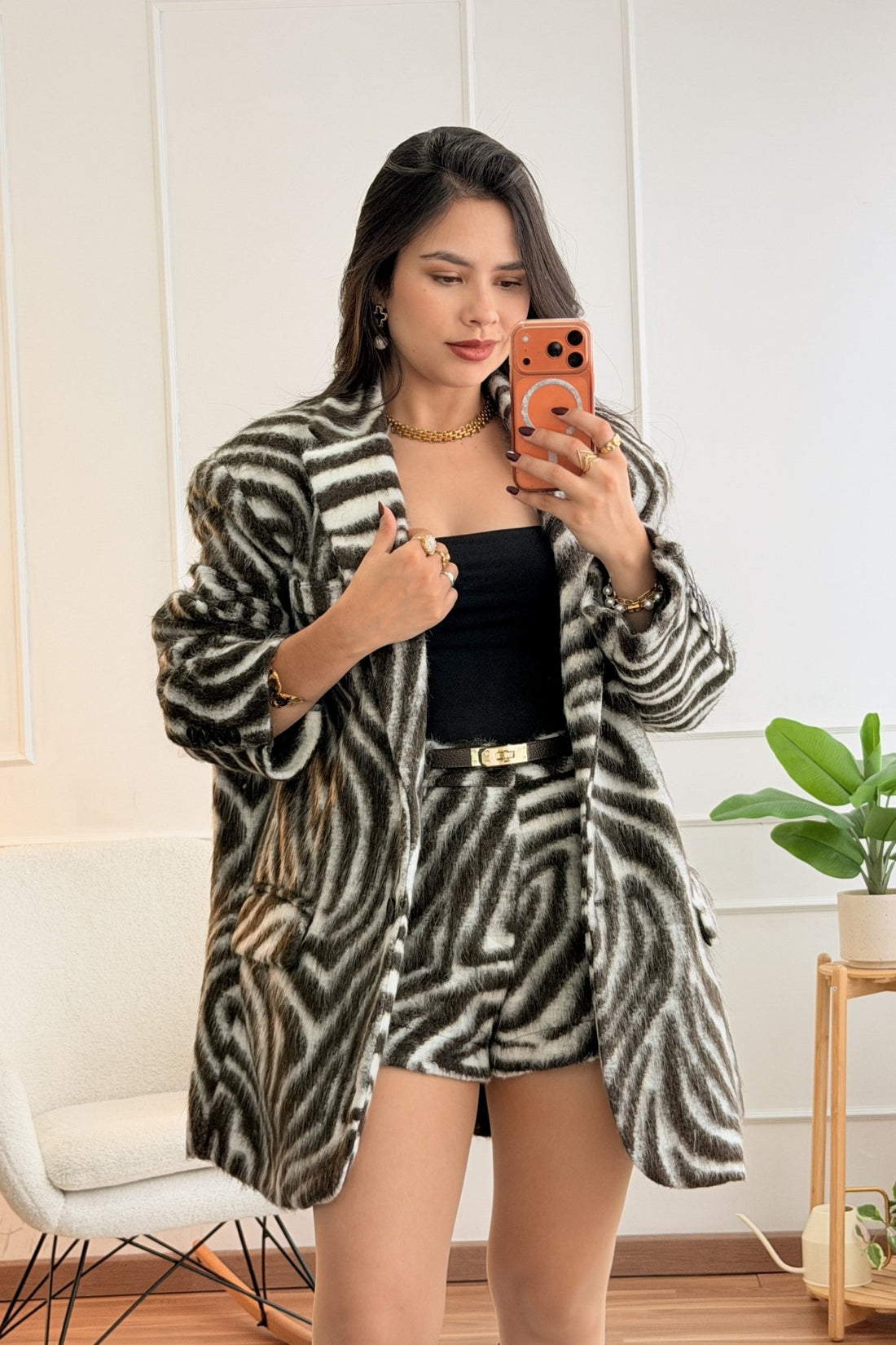 Blazer oversized em pelo sintético com padrão zebra LUMINA - lavishiochiccasacoslumina