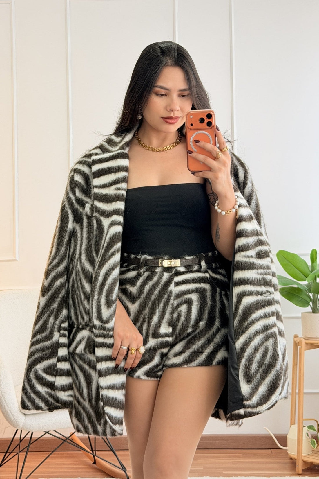 Blazer oversized em pelo sintético com padrão zebra LUMINA - lavishiochiccasacoslumina