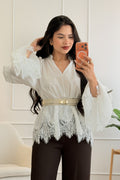 Blusa com gola de folho e mangas flare em renda - lavishiochicBlusalavishiochic