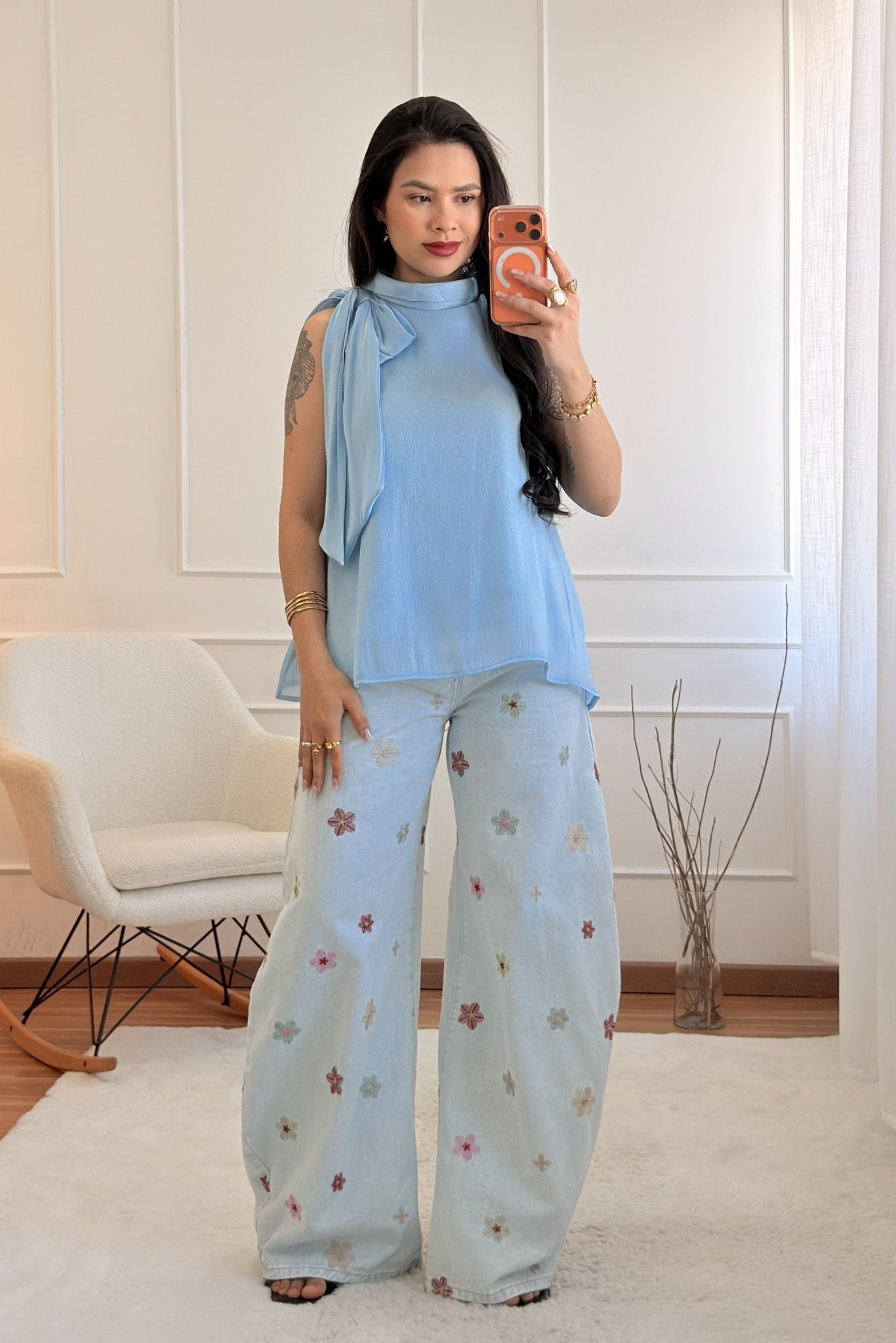 Blusa com Laço Lateral e Detalhe em Renda ELLI WHITE - lavishiochicBlusaELLI WHITE